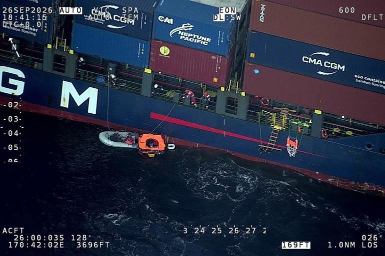 Okyanusta dehşet: Balina çarptı, yat sulara gömüldü! 18 saat sonra kurtarıldılar…