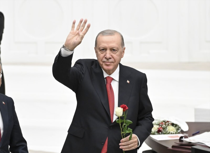 Cumhurbaşkanı Erdoğan, DEM Parti grubuyla tokalaştı