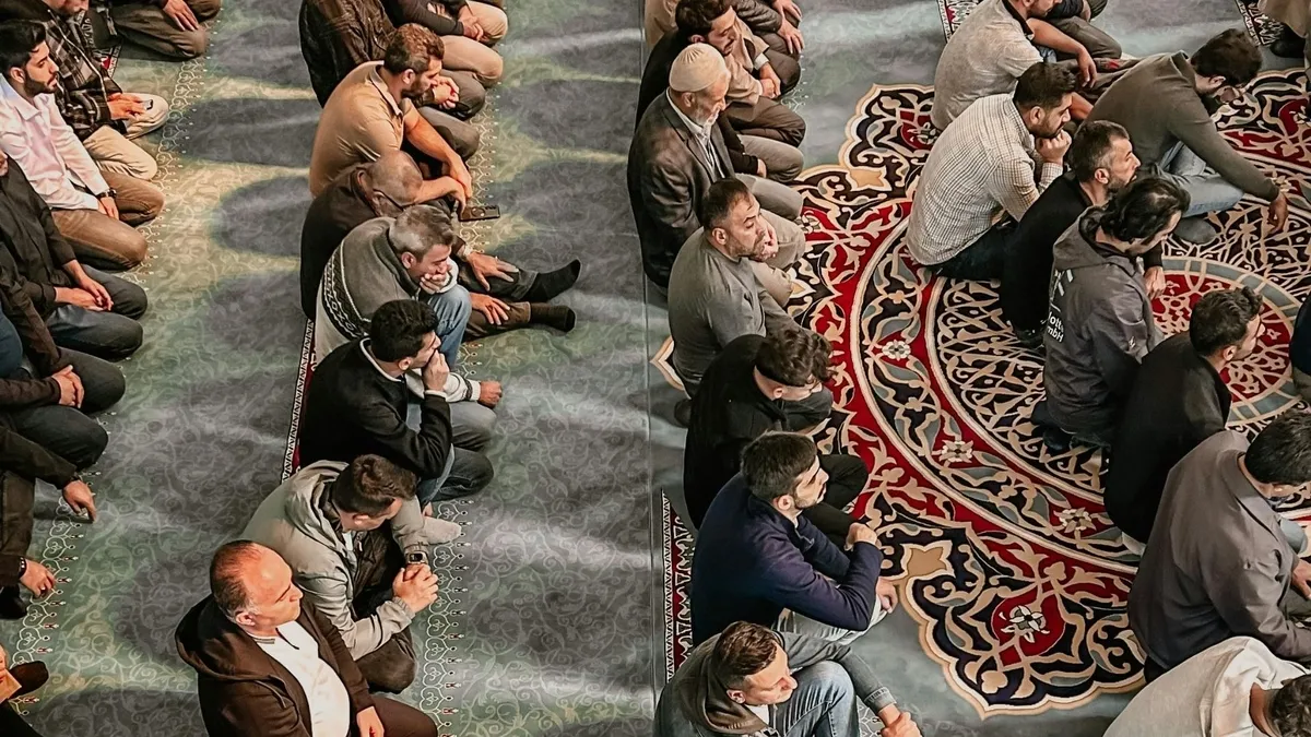Diyanet’ten 2 Ekim Cuma hutbesi: Camiler sadece secde ederken değil, hayatın tam merkezinde yaşatılmalı!