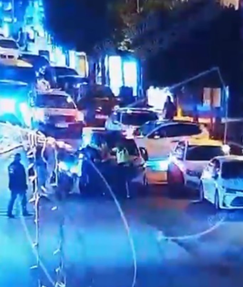 Hatay'da polisler nefes alamayan motosikletliyi Heimlich manevrasıyla kurtardı