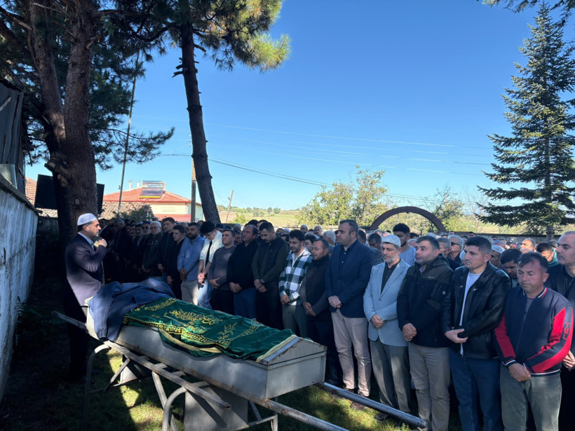 Evladından babasına son görevi: Kıbrıs Gazisinin cenazesini imam oğlu kıldırdı
