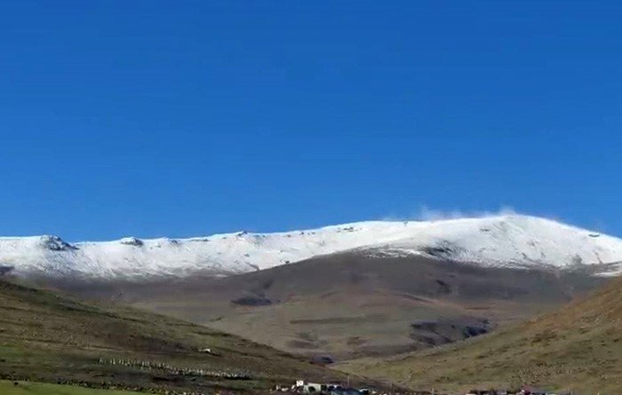Sezonun ilk karı düştü! Dağlar beyaza büründü