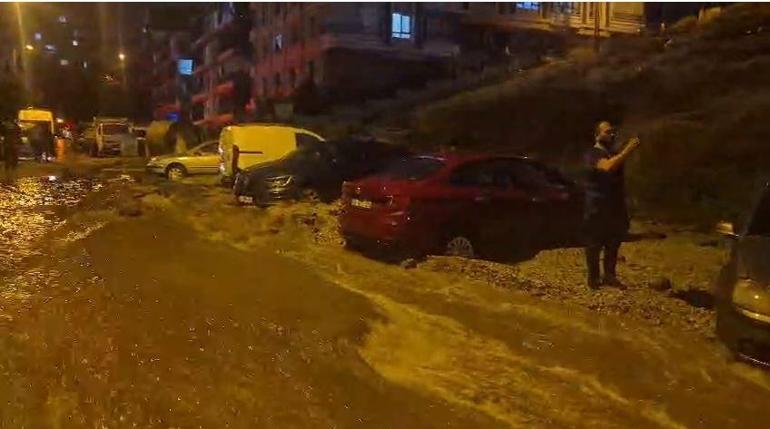 Ankara'da sel nedeniyle yol çöktü! Çok sayıda araç hasar gördü