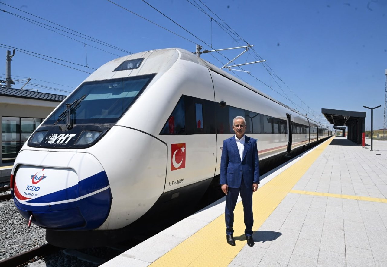 MESAFE 4’TEN 1,5 SAATE DÜŞECEK!