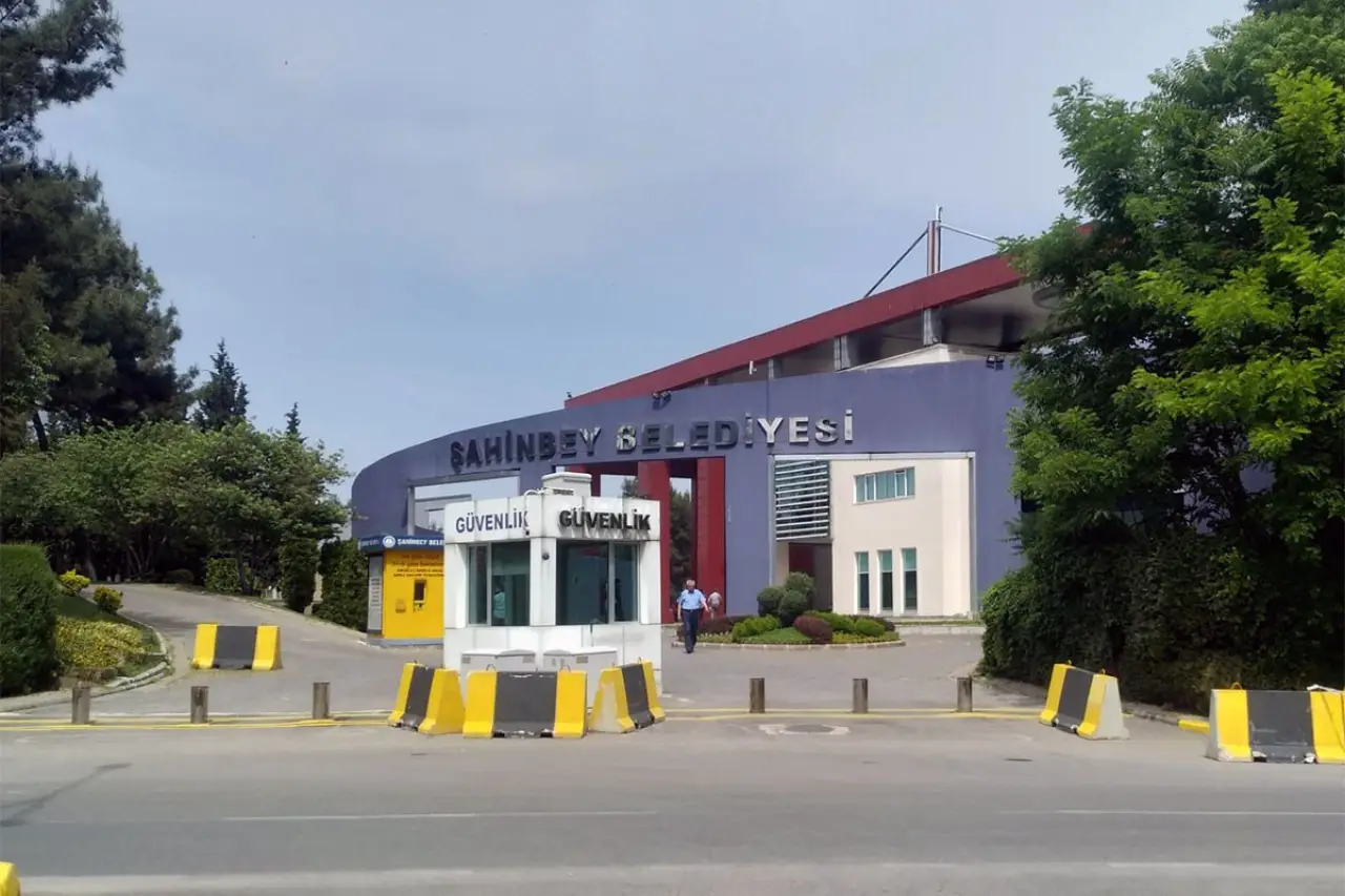AKP'li belediyeden depremzedeye icra takibi: Ödediği tazminatı faiziyle geri istedi