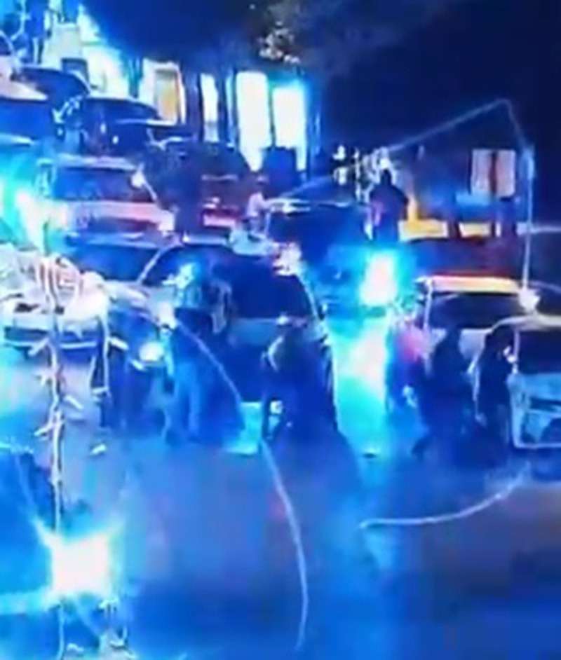 Hatay'da polisler nefes alamayan motosikletliyi Heimlich manevrasıyla kurtardı