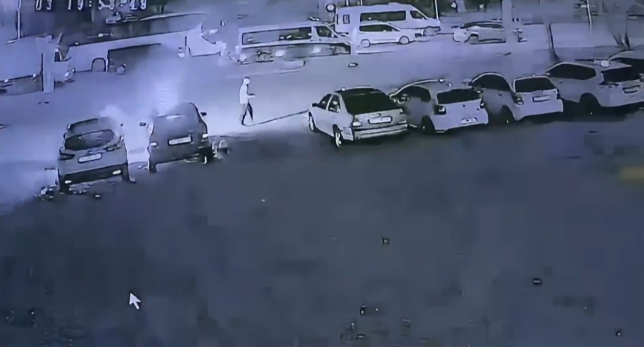 BENZİNLİ SALDIRI ANI KAMERADA!