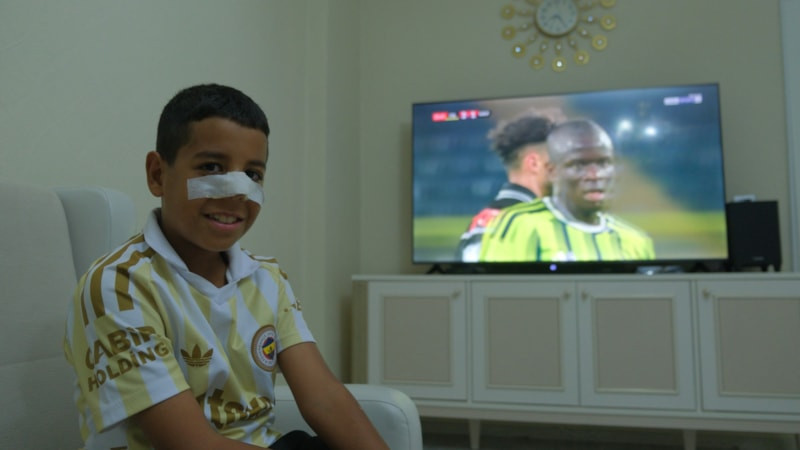 9 yaşındaki minik, narkoz etkisiyle Fenerbahçe - Galatasaray derbisini anlatmaya başladı
