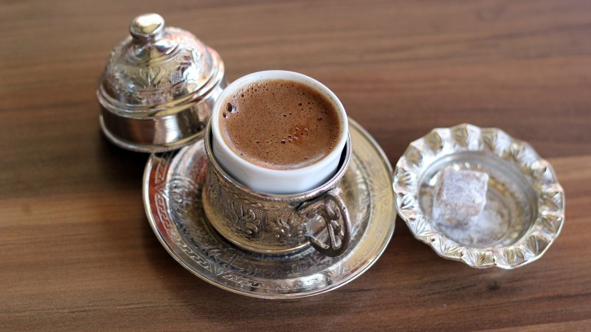 Türk kahvesinin yanında lokum neden ikram edilir? Bu geleneğin hikayesi şaşırtıyor