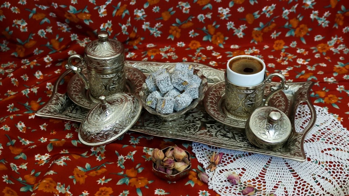 Türk kahvesinin yanında lokum neden ikram edilir? Bu geleneğin hikayesi şaşırtıyor