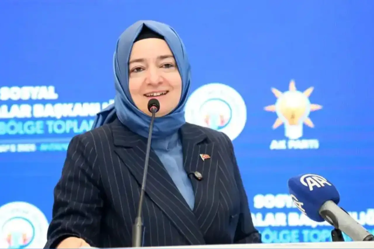 Fatma Betül Sayan Kaya hakkında yeni iddia: 'Bakanlığı döneminde 60’a yakın özel kalem değiştirdi'