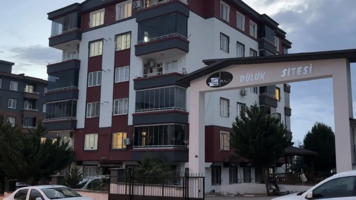 Gaziantep'te üç aile üyesi ikinci kattan atladı: Anne öldü, baba ve çocuğun durumu ağır