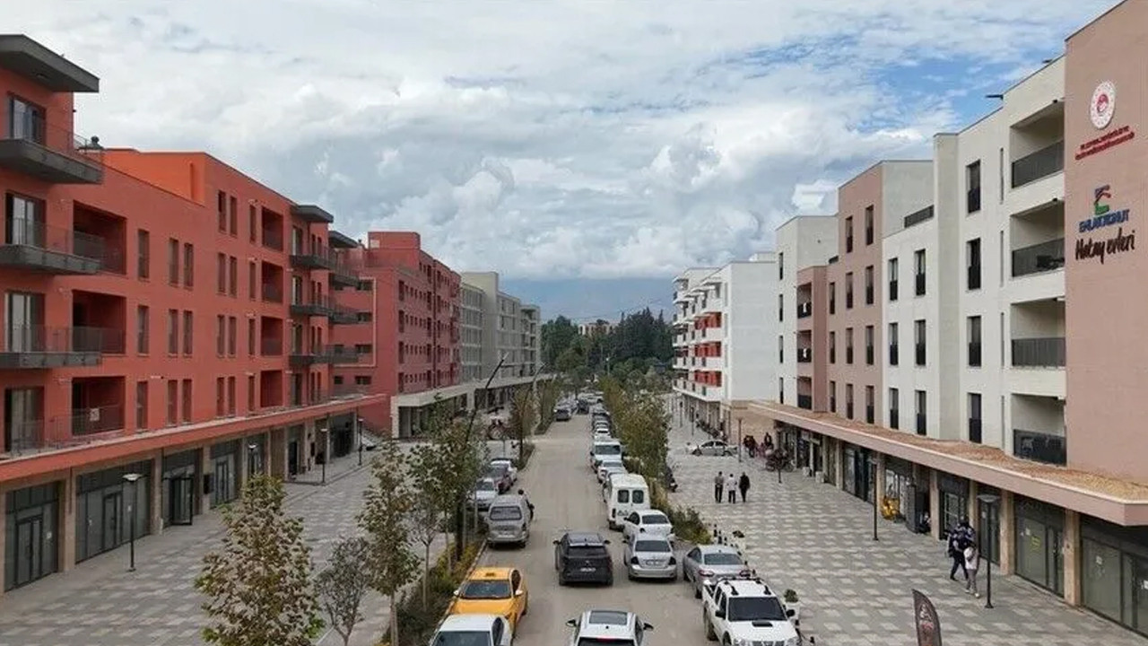 Hatay'da depremin yaraları sarılıyor: Atatürk Caddesi yeniden canlandı