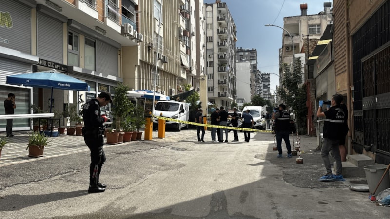 Adana'da iş yeri önünde silahlı saldırıda bir kişi hayatını kaybetti