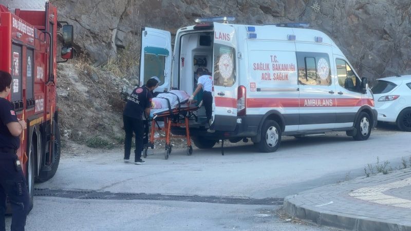 Bursa'da tadilat sırasında balkona düşen işçi yaralandı