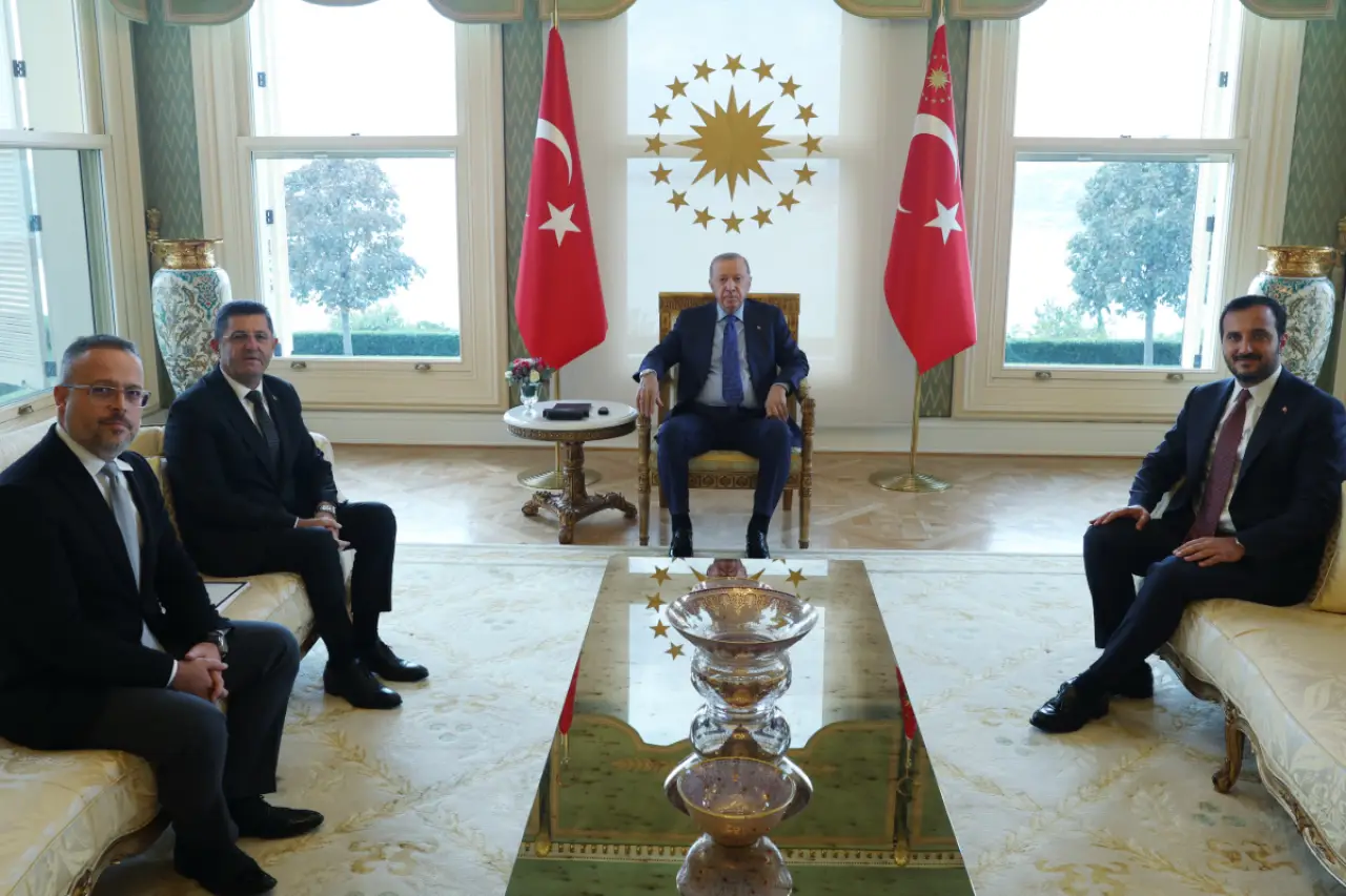 Erdoğan, AKP'ye geçen Tuzla, Şile ve Çekmeköy belediye başkanlarıyla görüştü