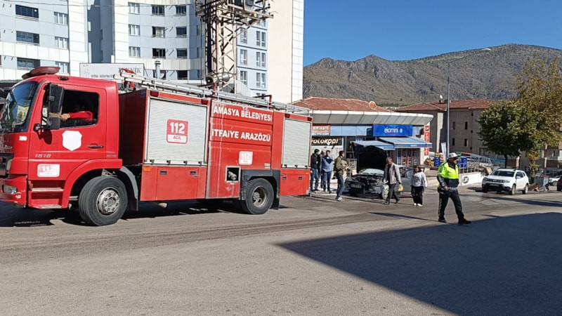Amasya'da KPSS'ye girdi, aracı yandı