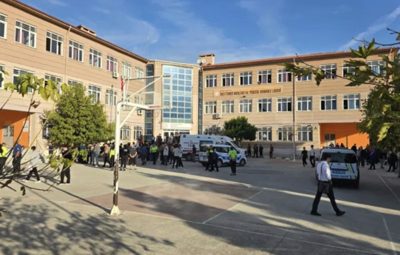 Manisa'da okul saldırısı: 3 çocuk yoğun bakımda, 1 çocuk taburcu edildi