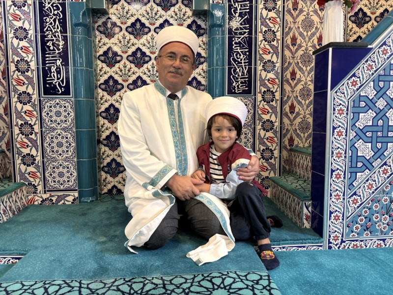 Trabzon'da hocasını özledi: Akşam namazında camiye koştu