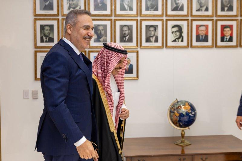 Bakan Fidan, Suriyeli ve Suudi mevkidaşıyla üçlü toplantıya ev sahipliği yaptı