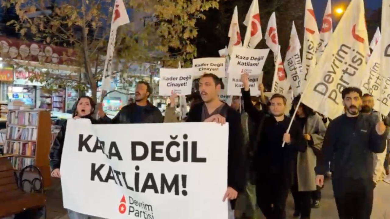 Devrim Partisi, Soma ve Zonguldak'taki maden kazalarına yönelik eylem yaptı: 'AKP ölümlerin birinci derecede sorumlusu'