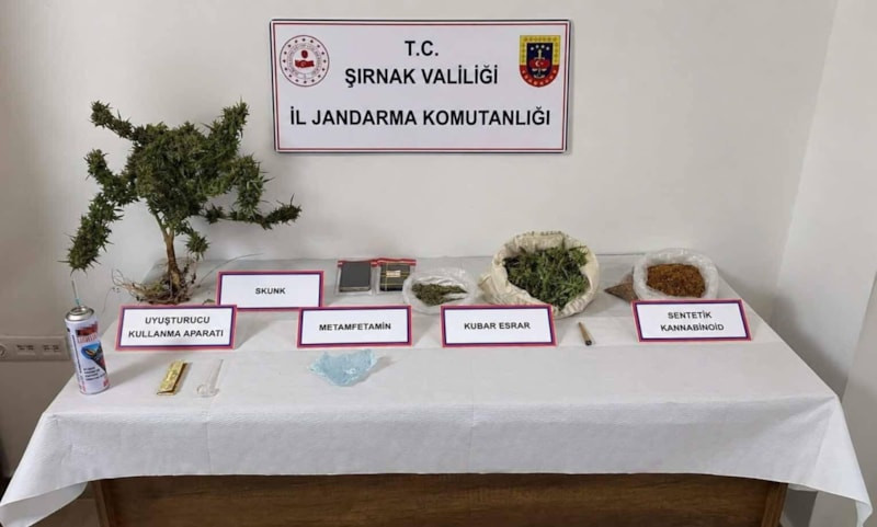 Şırnak'ta 3 tır içerisinde silah ve uyuşturucu ele geçirildi