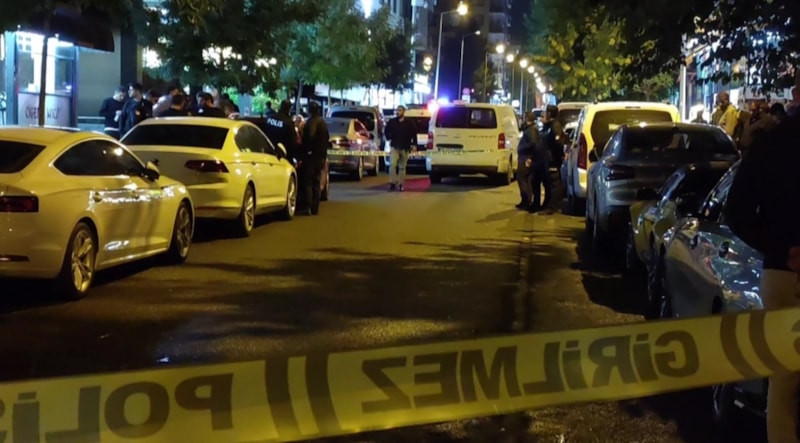 Batman'da kar maskeli 2 kişi iş yerine ateş açıp kaçtı