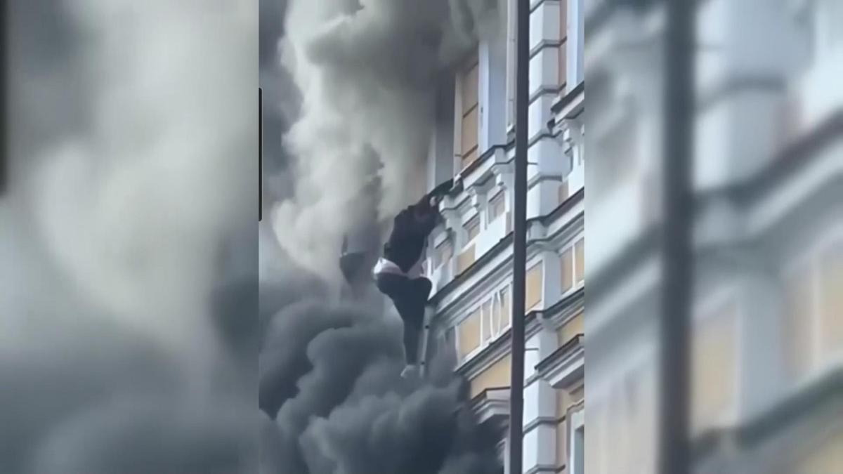 Rusya Kiev’i vurdu: Mahsur kalanlar pencerelerden kurtulmaya çalıştılar