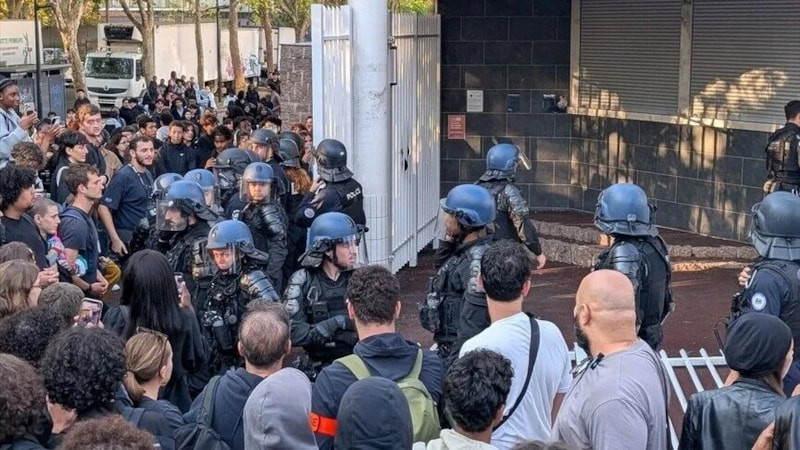 Fransa'da liselilerin eylemleri kapsamında 202 kişi yaralandı