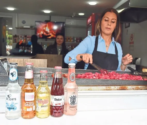 170 çeşit gazozla nostaljiyi yaşatıyor