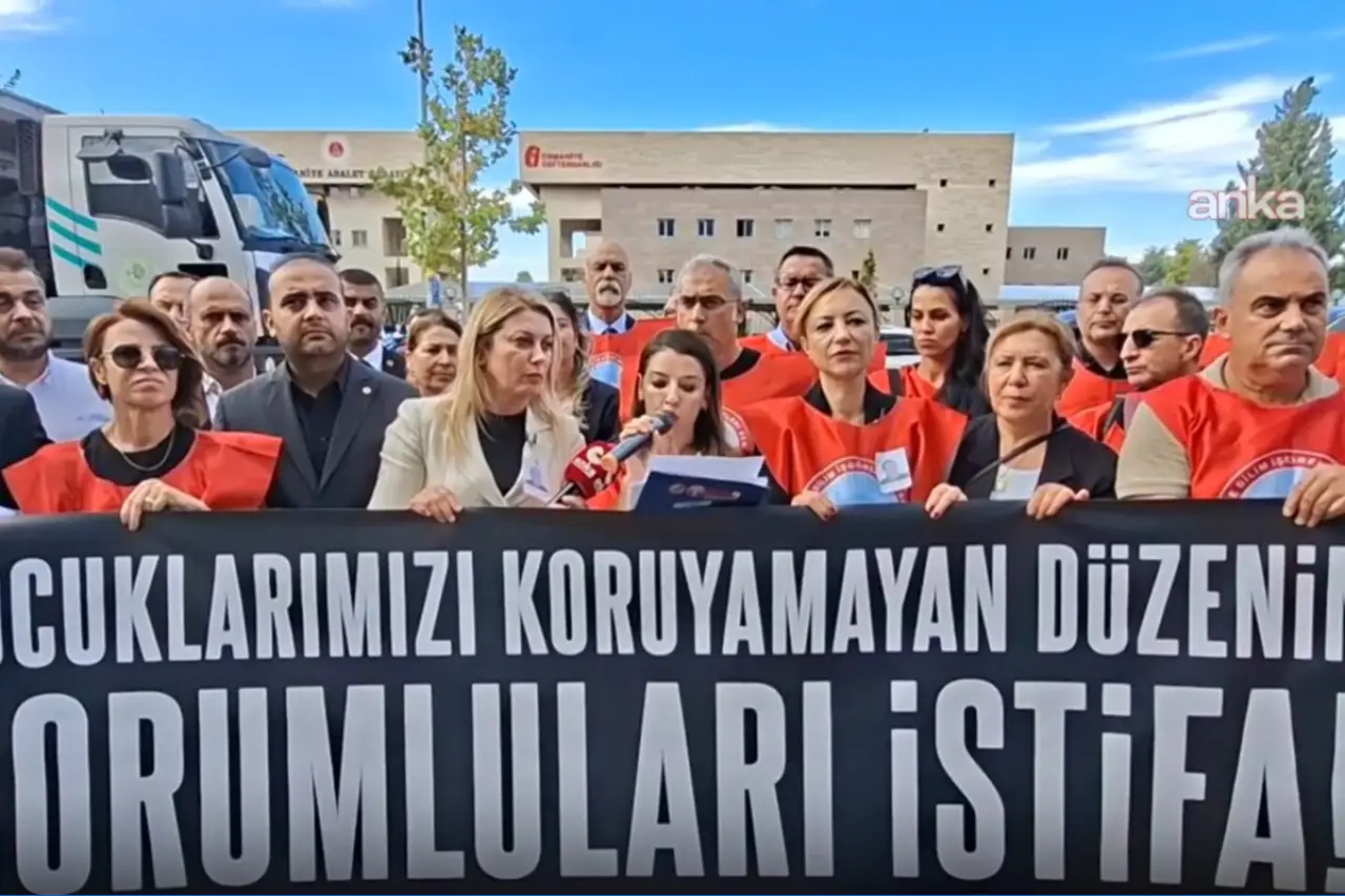 Eğitim İş üyeleri Osmaniye'deki öğretmen cinayetini protesto etti
