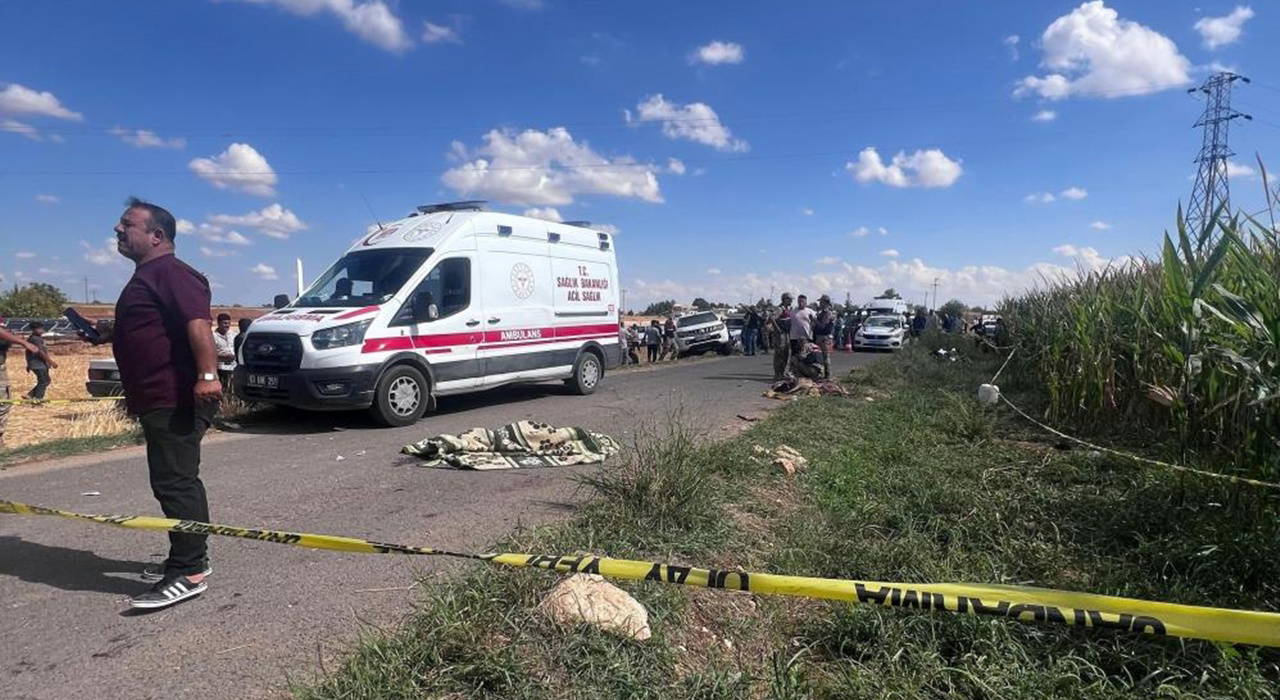 Şanlıurfa'da motorsiklete binen iki çocuk traktör mibzerine çarparak can verdi