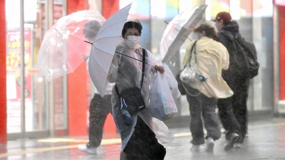 Japonya'da Dujuan Tayfunu'nda can kaybı 9'a yükseldi