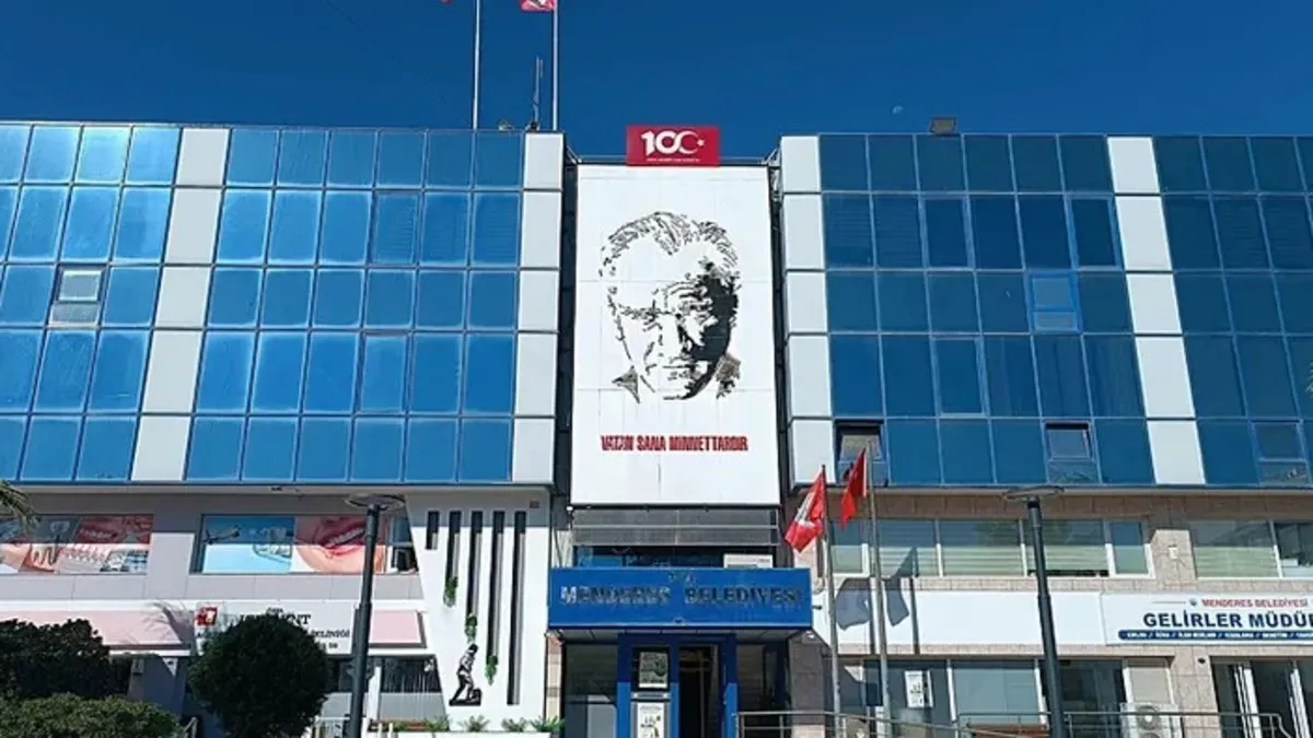 SON DAKİKA: İzmir'de şafak operasyonu! Menderes Belediyesi'ne 2. dalga operasyon: 9 şüpheli gözaltına alındı! Rüşvet trafiğini 'Takipçi Onur' yönetmiş!