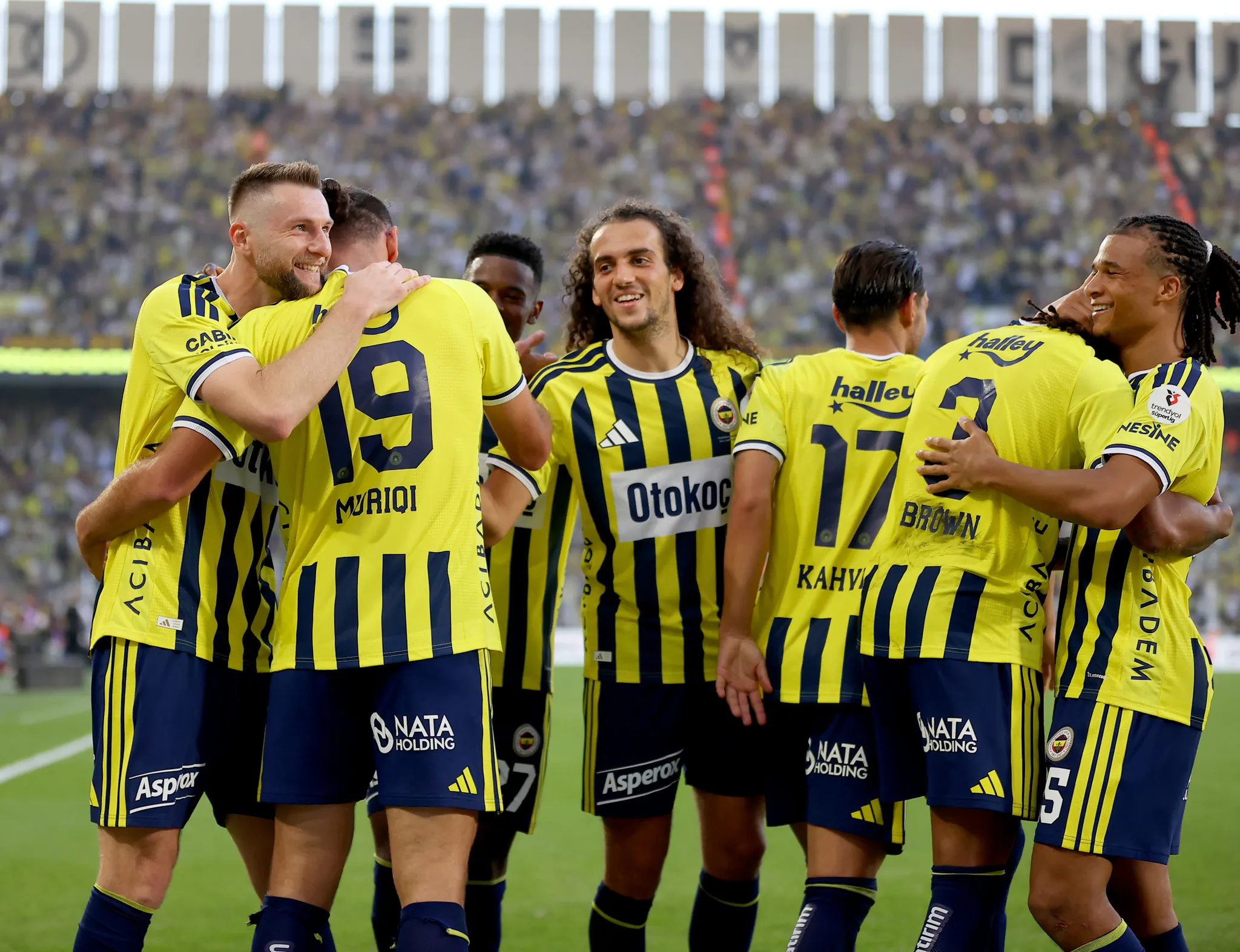 Fenerbahçe'nin yıldızına sürpriz çağrı! "Kollarını açarak karşılayacaklar"
