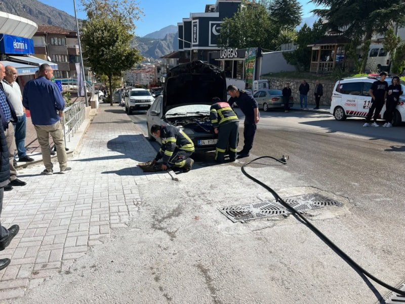 Amasya'da KPSS'ye girdi, aracı yandı