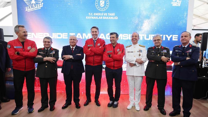 Bakan Bayraktar, TEKNOFEST Güneydoğu’da gençlere seslendi: Türkiye, sizlerle beraber enerjide bağımsız bir ülke olacak