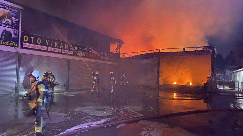 Esenyurt'ta büyük yangın! 4 iş yeri ile fabrikaya sıçradı