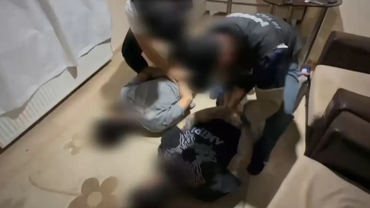 Esenyurt’ta iki adrese eş zamanlı uyuşturucu operasyonu: Yüzlerce kilo metamfetamin ele geçirildi