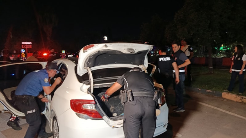 Adana’da huzur ve güven uygulaması: 66 aranan şahıs yakalandı