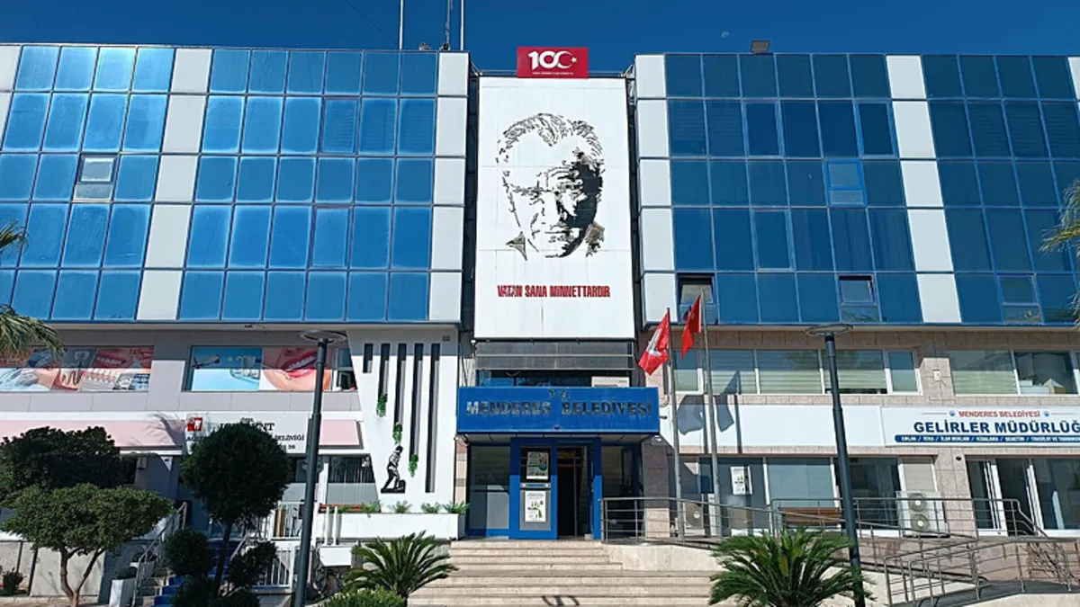 SON DAKİKA: İzmir'de şafak operasyonu! Menderes Belediyesi'ne 2. dalga operasyon: 9 şüpheli gözaltına alındı