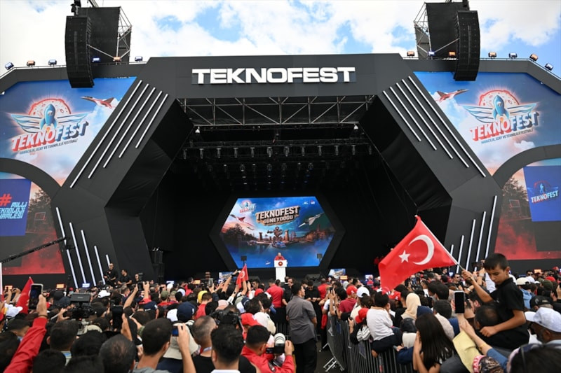 Cumhurbaşkanı Erdoğan TEKNOFEST gençliğine seslendi: Soykırımcıları sizler durduracaksınız