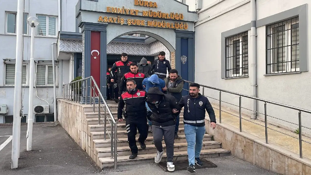 Bursa'da fuhuş operasyonunda 12 şüpheli yakalandı