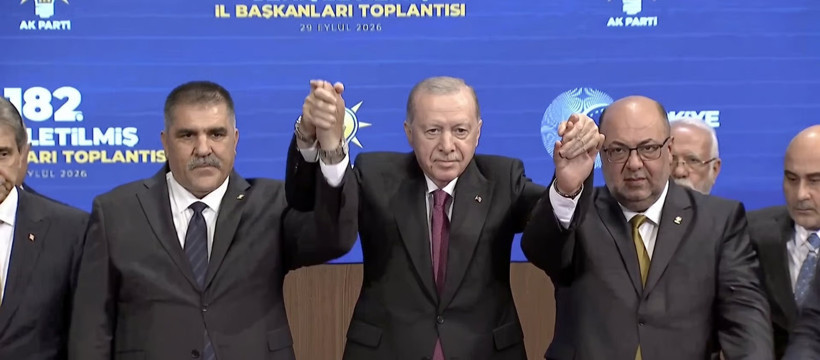 9 belediye başkanı AK Parti'ye katıldı: Rozetleri Erdoğan taktı