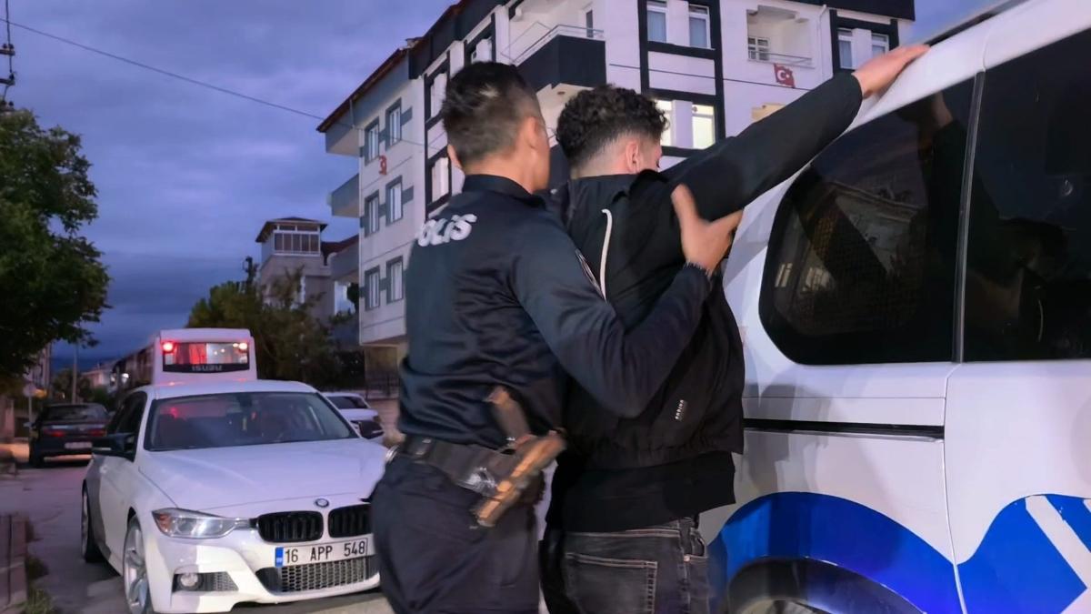 Ehliyet sınavına kopya düzeneğiyle girdi: Yakayı ele verdi
