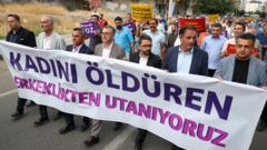 Diyarbakır'da erkekler, kadın cinayetlerine karşı yürüdü: 'Kadını öldüren erkeklikten utanıyoruz'