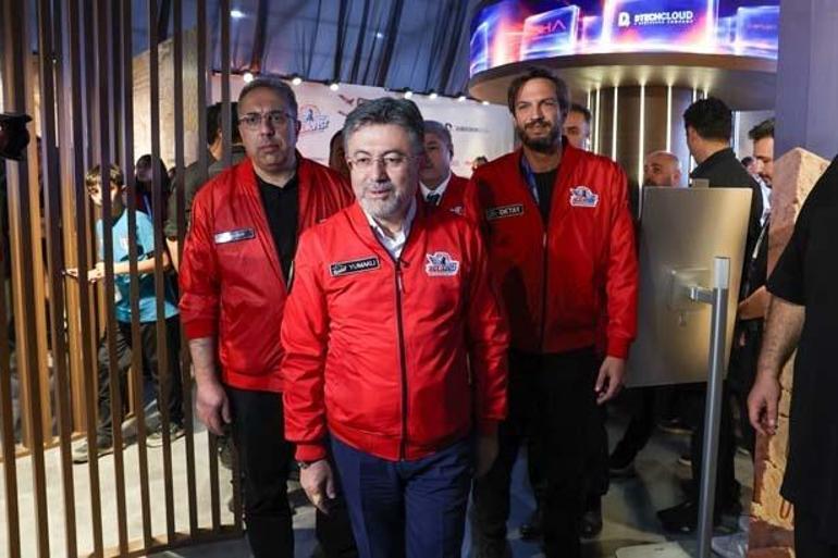 Bakan Yumaklı’dan Demirören Medya’nın TEKNOFEST standına ziyaret