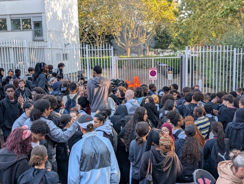 Fransa'da liselilerin eğitim koşulları eylemlerinde 400'den fazla gözaltı