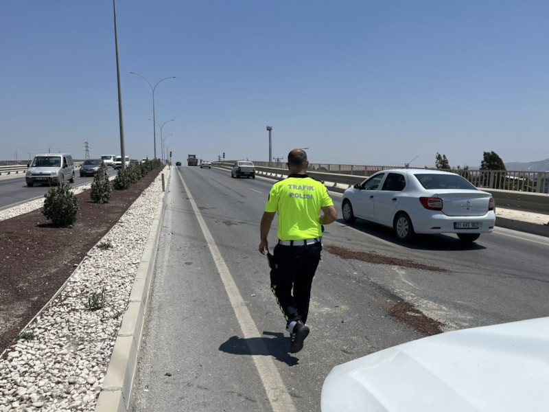 Hatay'da trafik polisinden takdir toplayan davranış