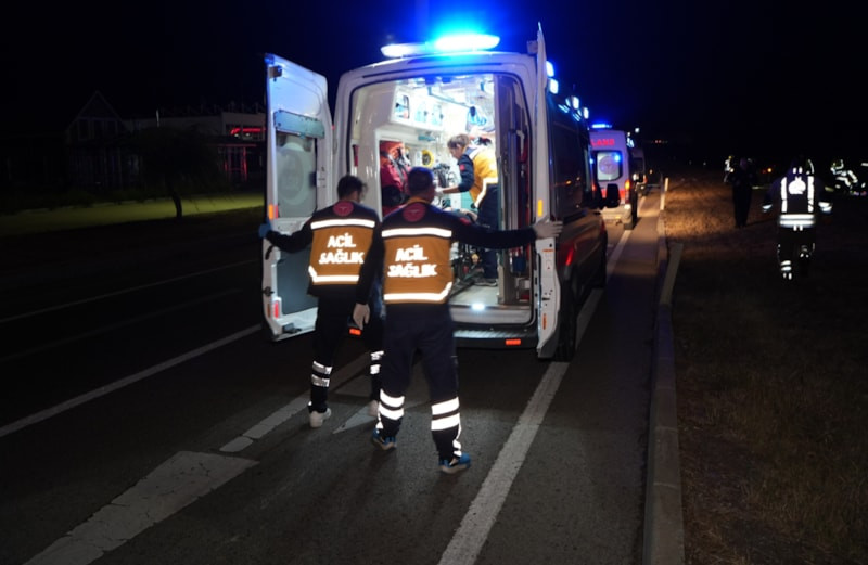 Edirne'de alkollü sürücünün kullandığı otomobil metrelerce savrularak taklalar attı: 3 yaralı